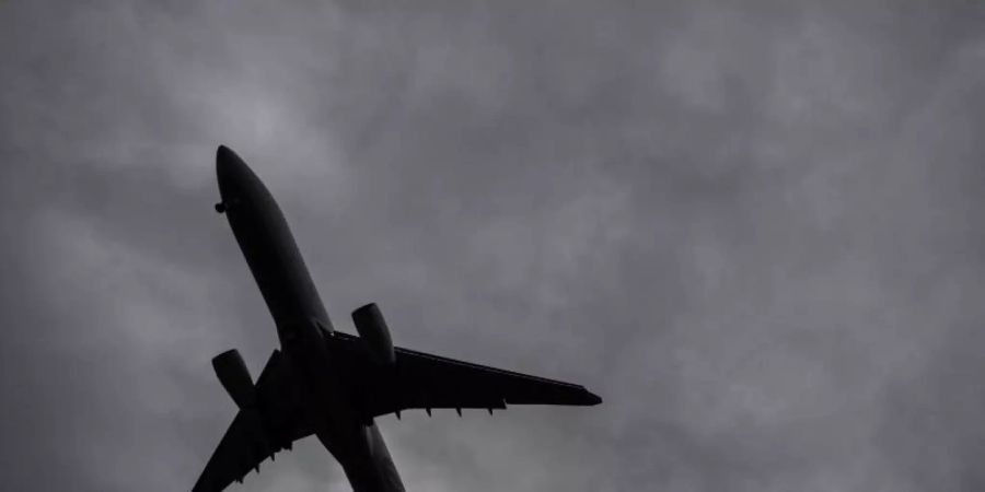 Laut Deutscher Post gibt es noch drei Flugzeuge, die von montags bis freitags jede Nacht unterwegs sind. Foto: Boris Roessler/dpa/Symbolbild