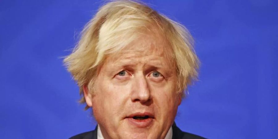 Boris Johnson, Premierminister von Grossbritannien, spricht während einer Pressekonferenz in der Downing Street. Foto: Adrian Dennis/AFP Pool/AP/dpa