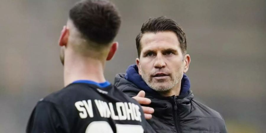 Hat mehrere Corona-Fälle in seinem Team zu beklagen: Waldhof-Coach Patrick Glöckner. Foto: Uwe Anspach/dpa