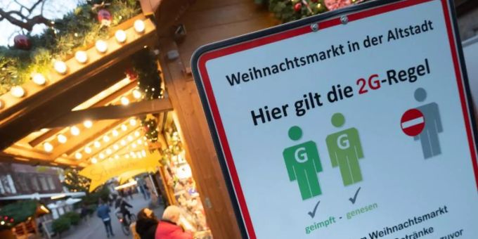 Auf dem Weihnachtsmarkt in der Altstadt von Hannover gilt 2G. Für Restaurants, die Kultur oder grössere Veranstaltungen ist 2G in Niedersachsen jedoch nur eine Option. Foto: Julian Stratenschulte/dpa Auf dem Weihnachtsmarkt in der Altstadt von Hannover gilt 2G. Für Restaurants, die Kultur oder grössere Veranstaltungen ist 2G in Niedersachsen jedoch nur eine Option. Foto: Julian Stratenschulte/dpa