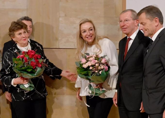 Präsidentin Helga Rabl-Stadler, die designierte Festspiel-Präsidentin Kristina Hammer, LH Wilfried Haslauer und Hans Scharfetter bei einer Pressekonferenz. Kristina Hammer
