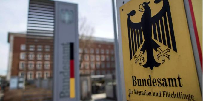 Außenansicht vom Bundesamt für Migration und Flüchtlinge (BAMF). Außenansicht vom Bundesamt für Migration und Flüchtlinge (BAMF).