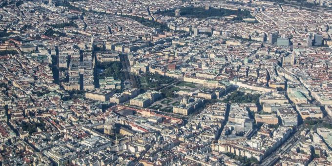 In Wien bekommt ein 67-jähriger Mann lebenslange Haft. Eine Luftaufnahme von Wien.