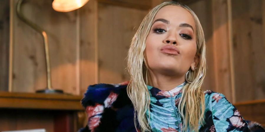 Rita Ora bei einem Interview im Soho House.