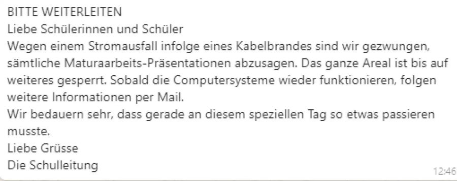 Mit dieser Rund-SMS informiert die Schulleitung.