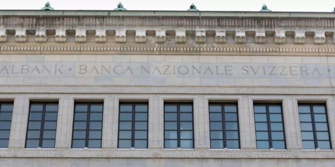 Die Fassade der Schweizerischen Nationalbank in Zürich.