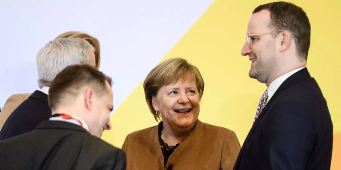 Angela Merkel hat allen Grund zu strahlen: Die Union liegt im Deutschlandtrend ganz vorne. Die 31. Parteiversammlung der CDU.
