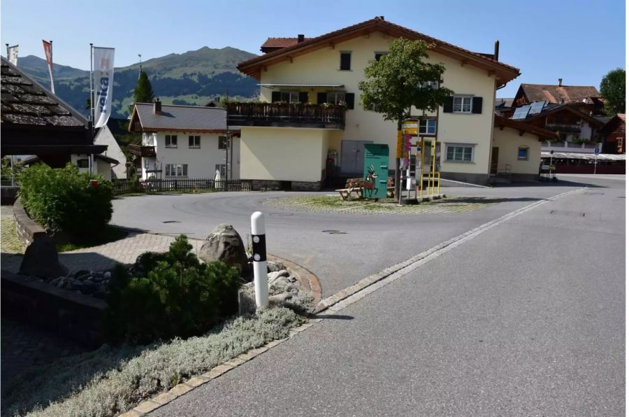 Bushaltestelle mit Wendestelle für den Bus - zvg Kantonspolizei Graubünden