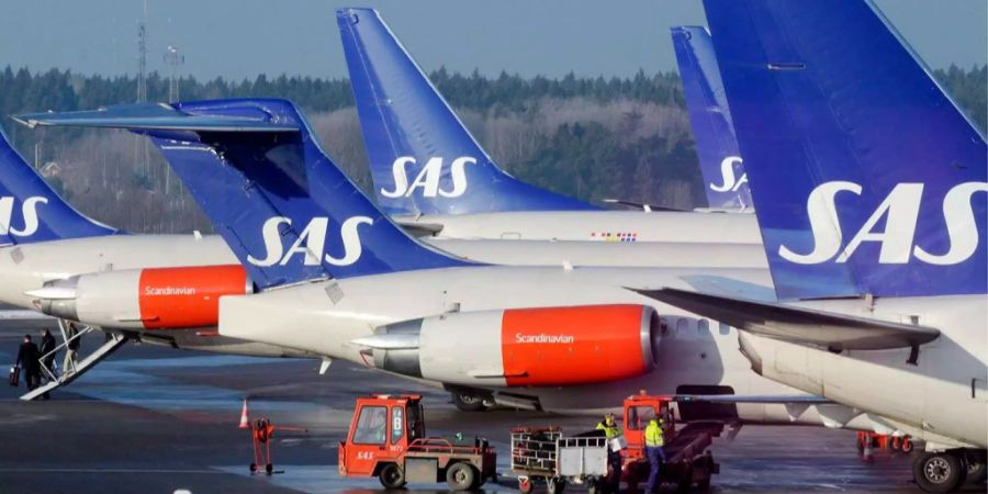 Einige Flugzeuge der skandinavischen Airline SAS im Arlanda Flughafen nördlich von Stockholm.