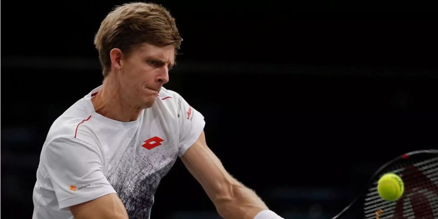 Kevin Anderson schlägt einen Ball.