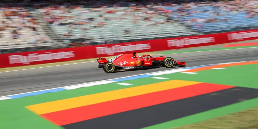 Ein Rennauto fährt an der Formel-1-Weltmeisterschaft, dem Grand Prix von Deutschland, in Hockenheim (D).