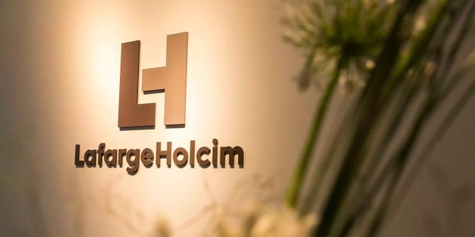 Das Logo von LafargeHolcim im Hauptquartier in Zürich.