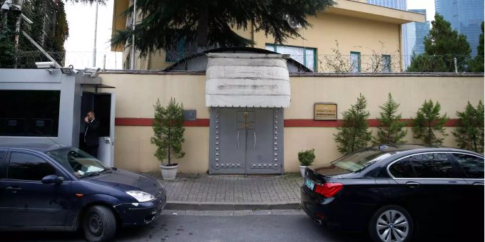 Ein Wachmann steht vor dem Konsulat von Saudi-Arabien in Istanbul. Ein Wachmann steht vor dem Konsulat von Saudi-Arabien in Istanbul.