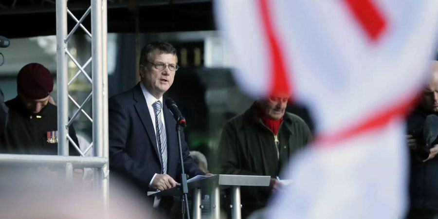 Gerard Batten, Europaabgeordneter für die UK Independence Party aus Grossbritannien, hält eine Rede.