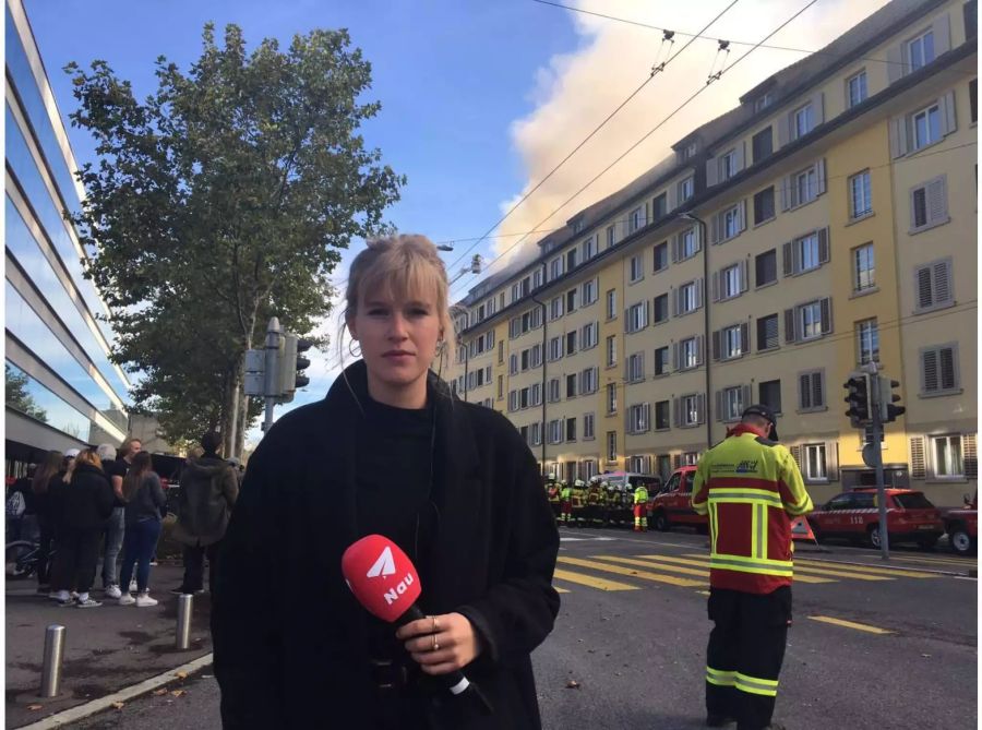 Nau-Reporterin Alexandra Aregger am Ort des Brandes.