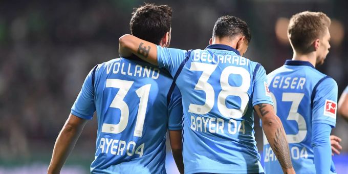 Leverkusens Karim Bellarabi (r) jubelt mit Kevin Volland über sein Tor zum 0:3. Leverkusens Karim Bellarabi (r) jubelt mit Kevin Volland über sein Tor zum 0:3.