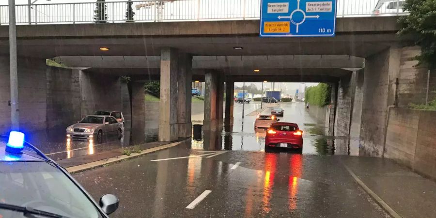 Heftige Unwetter setzen Frauenfeld TG unter Wasser.