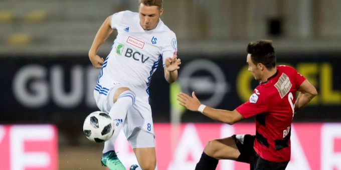 Der Lausanner Joel Geissmann und Anthony Bürgisser vom SC Kriens im Zweikampf. SC Kriens Lausanne