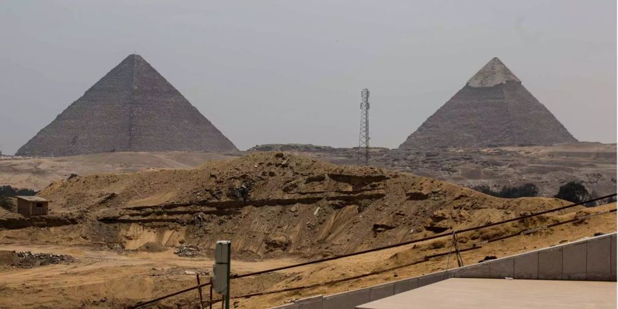 Die Baustelle des Grossen Ägyptischen Museums liegt direkt vor den Pyramiden von Gizeh.