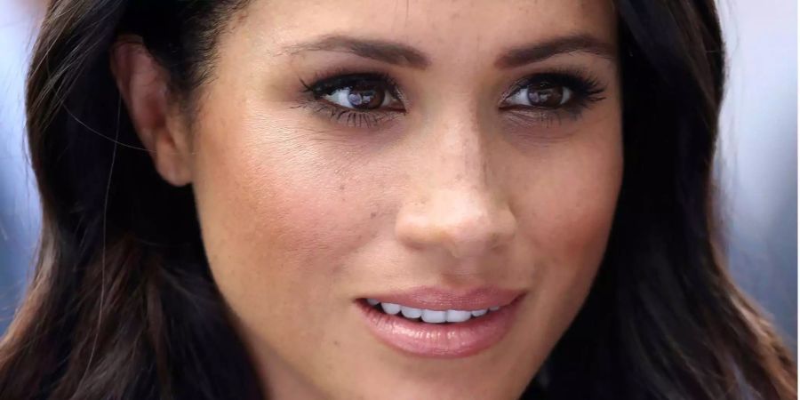 Neuer Wirbel um Herzogin Meghan: Ihr Vater soll die Herz-OP erfunden haben, um Mitleid zu erregen.