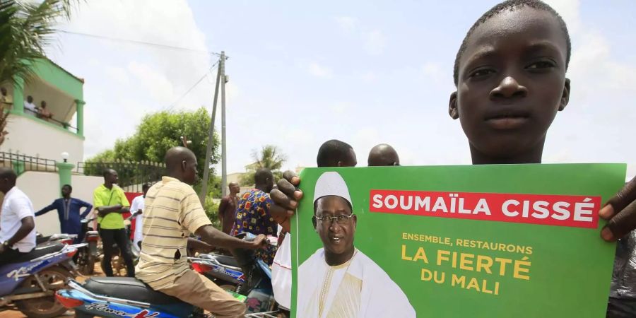 Mali: Ein Junge unterstützt seine Hoffnung Soumaila Cissé.