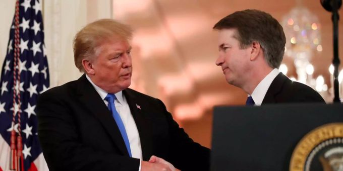 Donald Trump präsentiert seinen Wunschkandidaten für den Supreme Court, Brett Kavanaugh. Donald Trump präsentiert seinen Wunschkandidaten für den Supreme Court, Brett Kavanaugh.