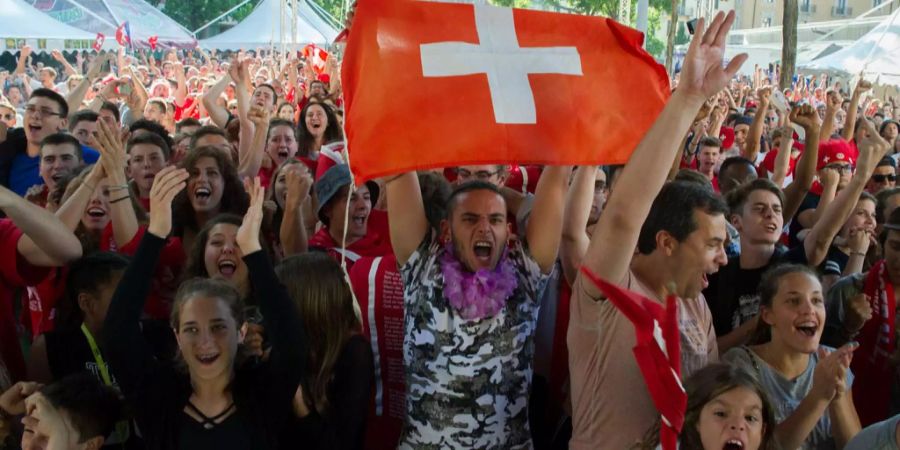 An den Public Viewings kocht die Stimmung ab Donnerstag wieder.