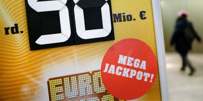 Der Eurojackpot von 90 Millionen Euro geht nach Finnland. Der Eurojackpot von 90 Millionen Euro geht nach Finnland.