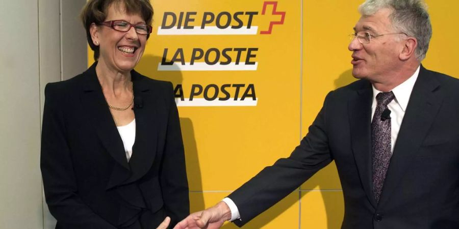 «Susanne wer?» war die häufigste Frage, als der damalige Verwaltungsratspräsident Peter Hasler (rechts) die zukünftige Post-Chefin Susanne Ruoff im November 2011 vorstellte.