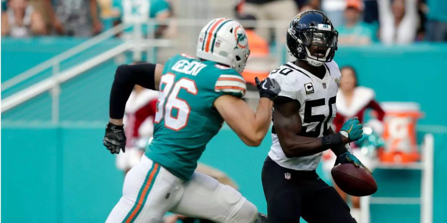 Die Playoff-Chancen der Miami Dolphins waren bereits vor dem Spiel gegen die Jacksonville Jaguars minim. Dennoch entschuldigt dies die inexistente Offense im Florida-Duell nicht. Durch die 7:17-Niederlage ist Miamis Saison gelaufen. Die grosse Frage bei den Dolphins lautet nun: Bleibt Adam Gase Coach des Teams?