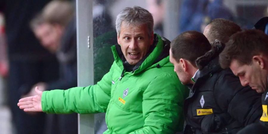 Den serbelnden Traditionsverein Borussia Mönchengladbach rettet Favre 2011 vor dem Abstieg und formt anschliessend ein Spitzenteam.