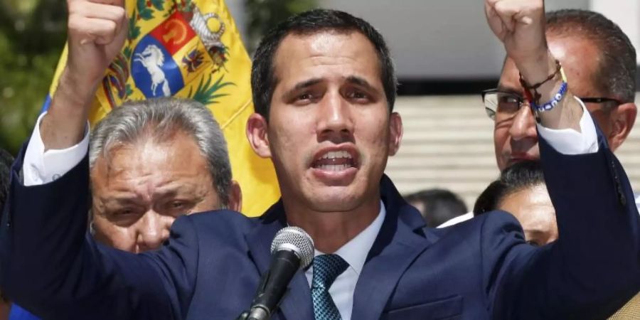 Die USA, viele Staaten in Lateinamerika und zahlreiche europäische Länder haben Juan Guaidó mittlerweile als legitimen Übergangspräsidenten anerkannt.