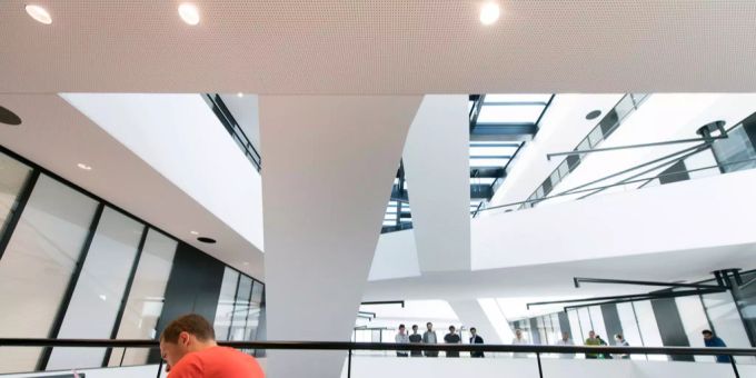 Innenansicht der École polytechnique fédérale de Lausanne (EPFL). EPFL
