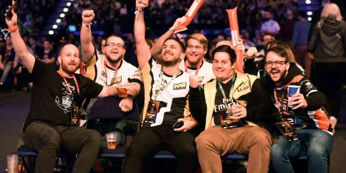Die Fans feiern ihre Helden wie Rockstars. Die Fans feiern ihre Helden wie Rockstars.