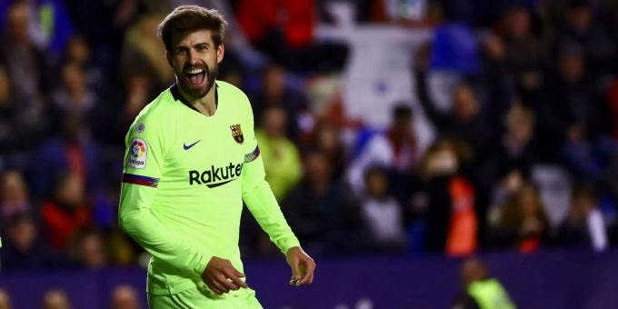 Gerard Pique im Dress vom FC Barcelona. Shakira