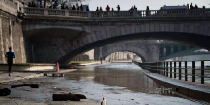 Paris legt 60-Punkte-Plan gegen islamistische Radikalisierung vor. Paris legt 60-Punkte-Plan gegen islamistische Radikalisierung vor.