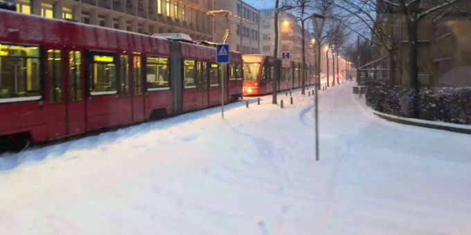 Die Trams stehen still am Berner Eigerplatz. Die Trams stehen still am Berner Eigerplatz.