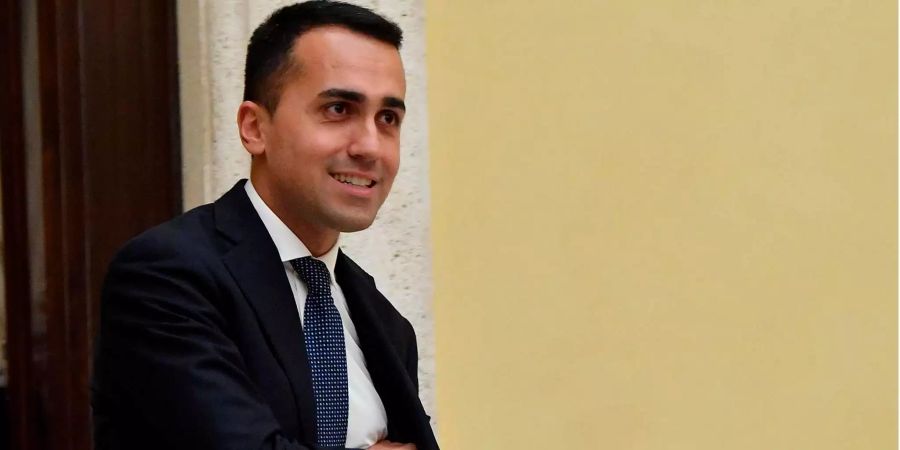 Luigi Di Maio, Vorsitzender der Fünf-Sterne-Bewegung, kommt zu einer Pressekonferenz nach einem Treffen mit Parlamentspräsident Fico in Rom.