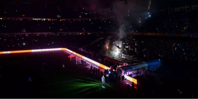 Die Basel-Fans sind wohl für den Stromausfall verantwortlich. Die Basel-Fans sind wohl für den Stromausfall verantwortlich.
