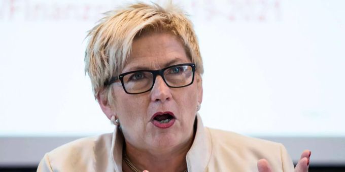 Nach sechs von zehn Verwaltungskreisen liegt die BDP-Politikerin an der Spitze. Nach sechs von zehn Verwaltungskreisen liegt die BDP-Politikerin an der Spitze.
