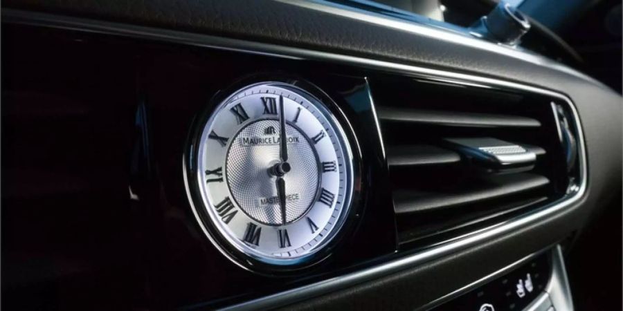 Kia verbaut im kommenden K900 eine Uhr von Maurice Lacroix.