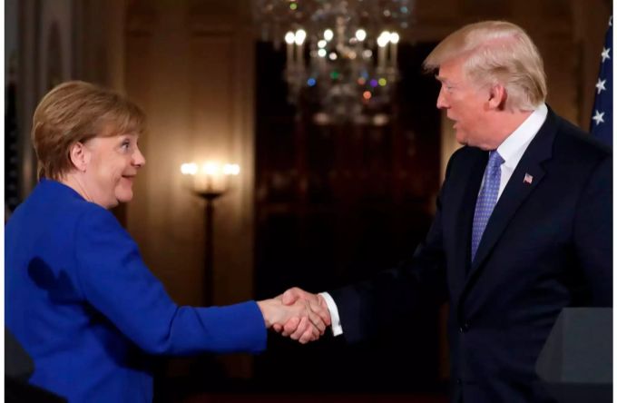 Beim Treffen schüttelten sich die beiden gar die Hände. Beim Treffen schüttelten sich die beiden gar die Hände.