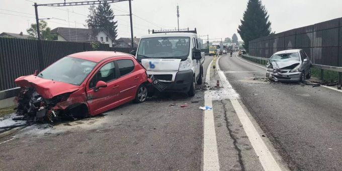 Aegerten - Zwei Personen nach Unfall im Spital