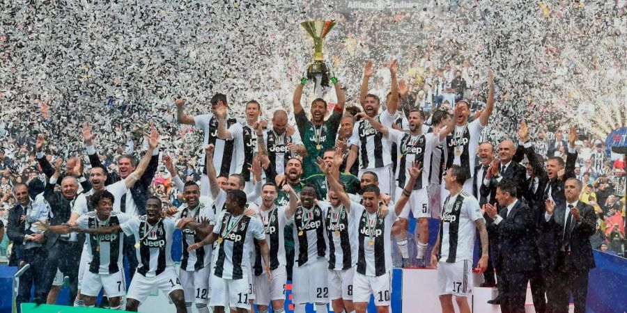 Gianluigi Buffon gewinnt mit Juventus Turin nochmals das Double in Italien. Für Juve ist es der siebte Scudetto in Folge. Für Buffon und Stephan Lichtsteiner ist es der perfekte Abschluss mit der «Alten Dame».