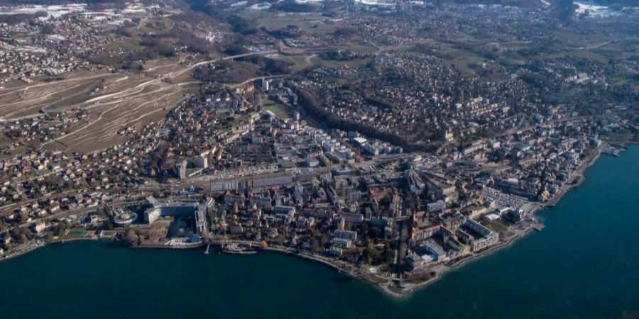 Auch der Genfersee wurde Opfer der menschlichen Umweltverschmutzung. Der Plastikmüll schadet Mensch und Umwelt.