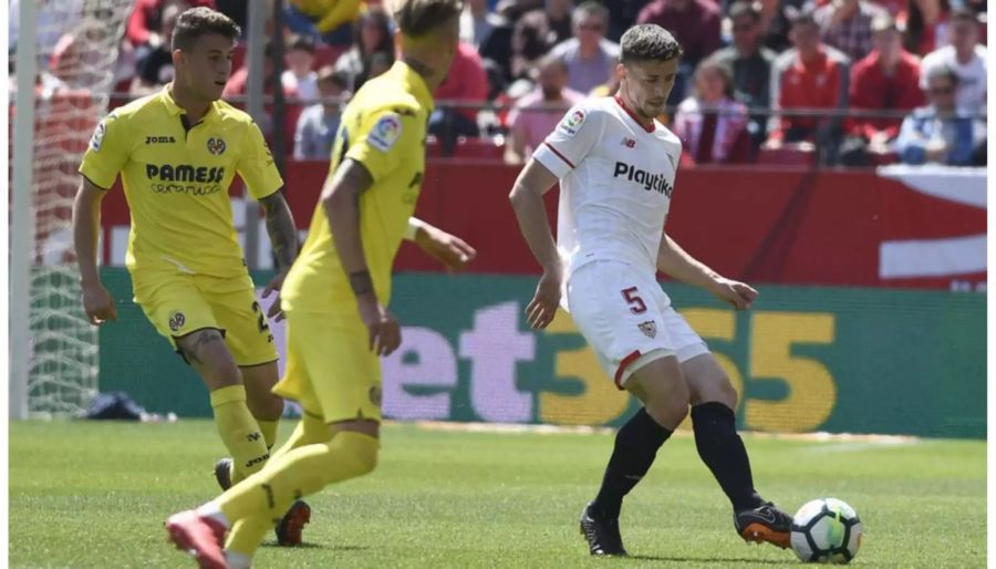 Der FC Sevilla liefert sich wenige Tage nach dem Aus in der Champions League ein packendes Duell mit Villareal. Nach 68 Minuten liegt die Mannschaft von Trainer Montella mit 0:2 hinten und steht nur noch zu zehnt auf dem Platz (Stürmer Ben Yedder sieht Gelb-Rot). Doch Nolito und N'Zonzi gleichen das Spektakel noch aus, begünstig durch einen Platzverweis gegen Villareals Costa. Trotzdem bleibt Sevilla damit noch einen Punkt hinter dem Konkurrenten auf Rang sieben.