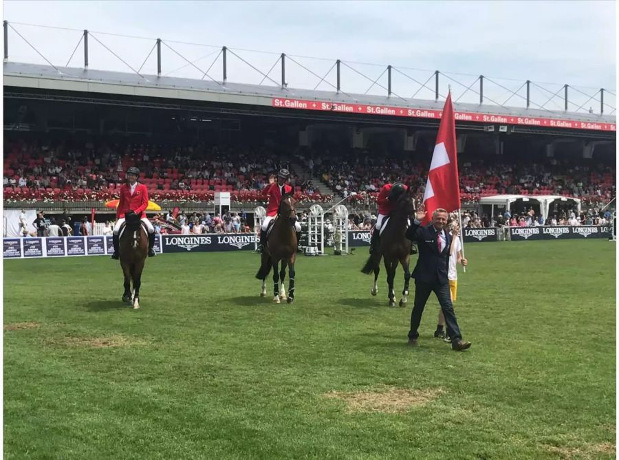 Die Schweizer Equipe beim Einmarsch der Nationen.