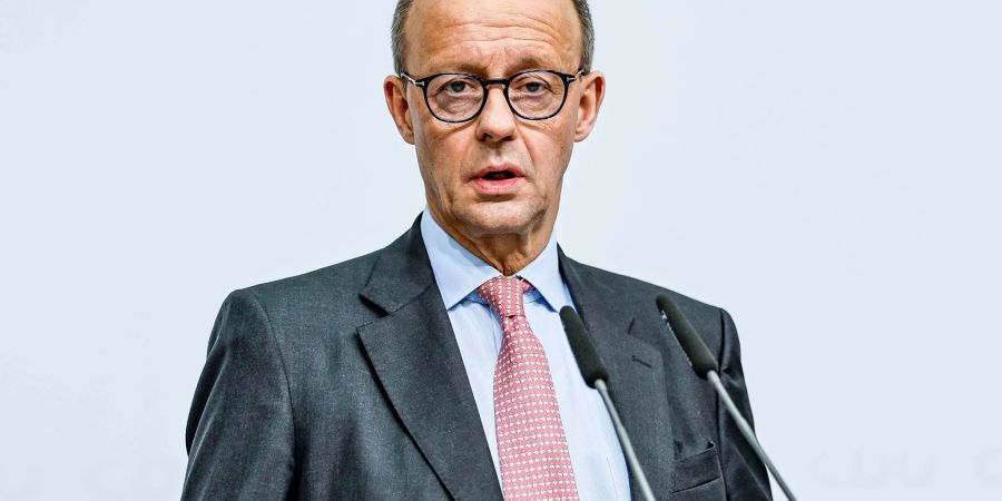 Aus Sicht des CDU-Chefs Friedrich Merz 
verändert allein die Existenz von Atomwaffen jedes Kriegsgeschehen.