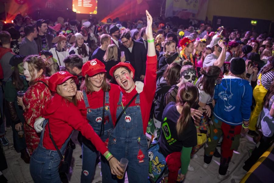 Viele Kostüme für die Fasnacht werden heutzutage im Internet gekauft.