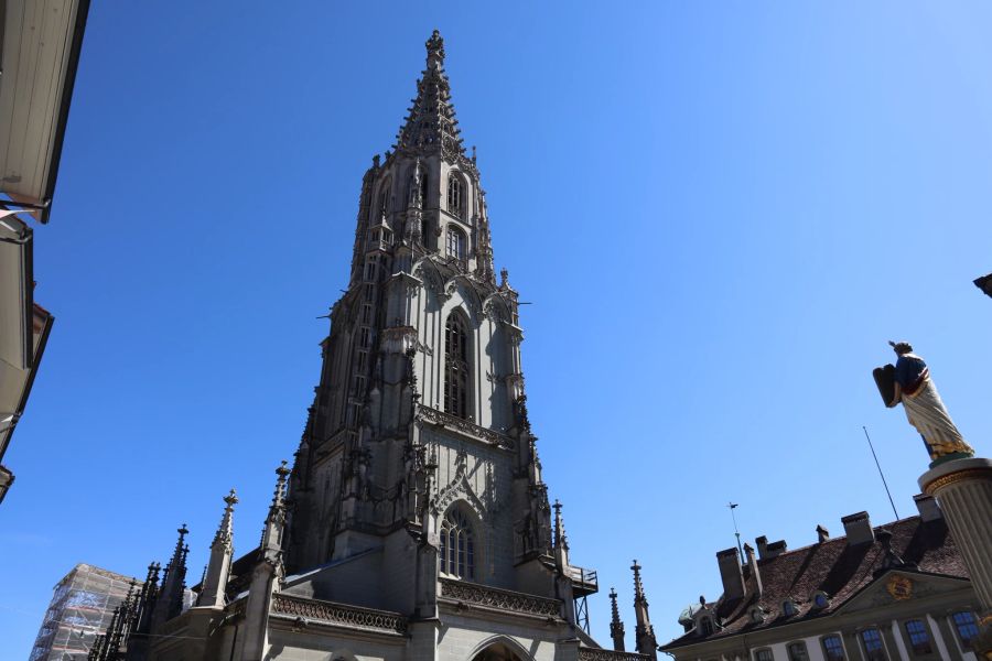 Das Berner Münster ist über 600 Jahre alt und 101 Meter hoch.